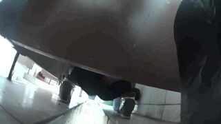 廁拍大神尾隨幾個美眉進英語補習班女廁偷拍