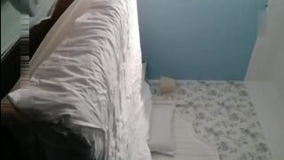 酒店偷拍-在社区诊所上班的高颜值性感美女护士私下兼职援交,高价上门服务肏逼时被男的趁机偷拍全过程.国语!