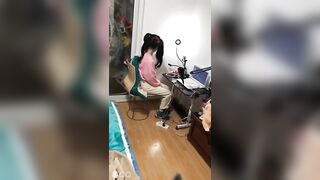 超级粉嫩的小美眉萝莉-小新与他的幼喵 各种大尺度XXOO自拍 年轻就是好啊 粉嫩得出水 附带169P套图 楼梯和户外各种露出