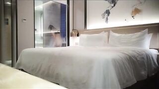 《横扫全国外围》圈大师兄约炮个明星颜值的大波靓妹操起来太爽不小心泄露手机号码