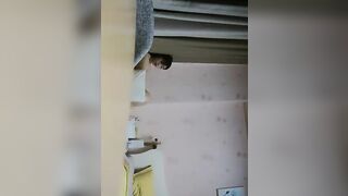 千人斩星选约了个苗条萌妹子TP啪啪，倒立69口交后入上位骑乘快速抽插，呻吟娇喘非常诱人