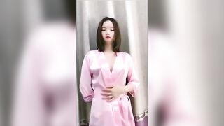 快手大奶美女主播『童啵啵』老板高价定制超清裸舞自慰小视频 抖奶诱惑自慰棒插的呻吟不断