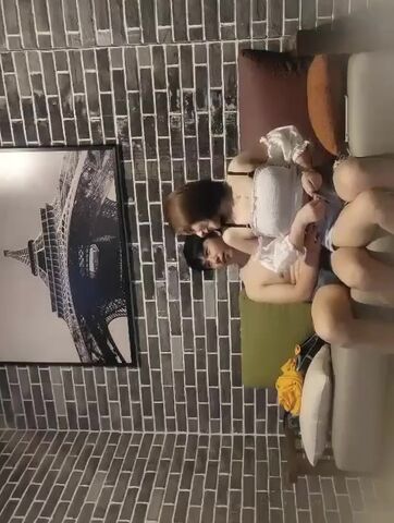 伟哥全国约外围网红脸妹子TP啪啪，沙发调情坐在身上摸奶口交再到床上，侧入后入猛操呻吟娇喘