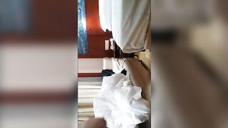 约啪达人-微信支付1800元网约学院派漂亮美女酒店啪啪,开始吃鸡巴了突然有事把美女闺蜜叫来顶上,闺蜜操被的真不轻!