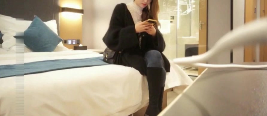 玩女人不惜花高价2千多元约个御姐型高挑性感美女一起洗个鸳鸯浴然后激情大战干一炮休息下又来一次